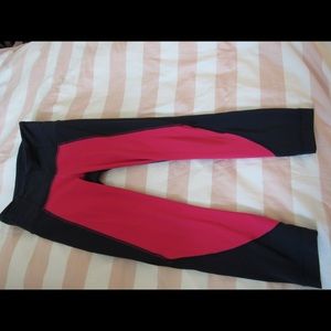 Athleta leggings. No pilling or songs of wear.